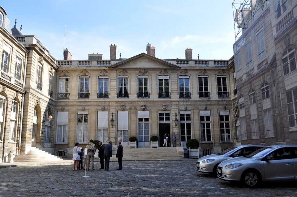 Η Σεγκολέν Ρουαγιάλ φέρεται ως Μαρία Αντουανέτα -Τι αποκαλύπτει γαλλικό περιοδικό για την απαράδεκτη υπουργό Οικολογίας [εικόνες] | iefimerida.gr 0