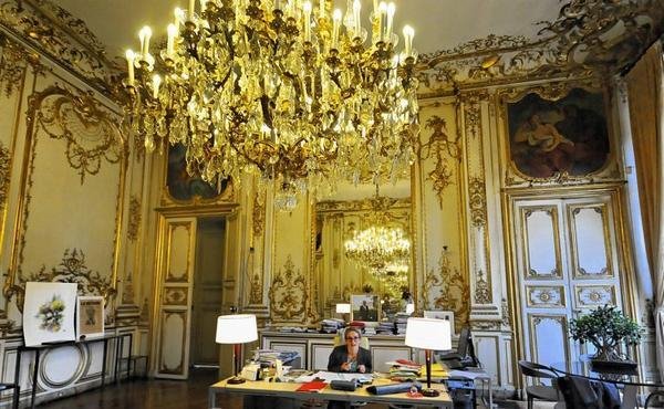 Η Σεγκολέν Ρουαγιάλ φέρεται ως Μαρία Αντουανέτα -Τι αποκαλύπτει γαλλικό περιοδικό για την απαράδεκτη υπουργό Οικολογίας [εικόνες] | iefimerida.gr 2