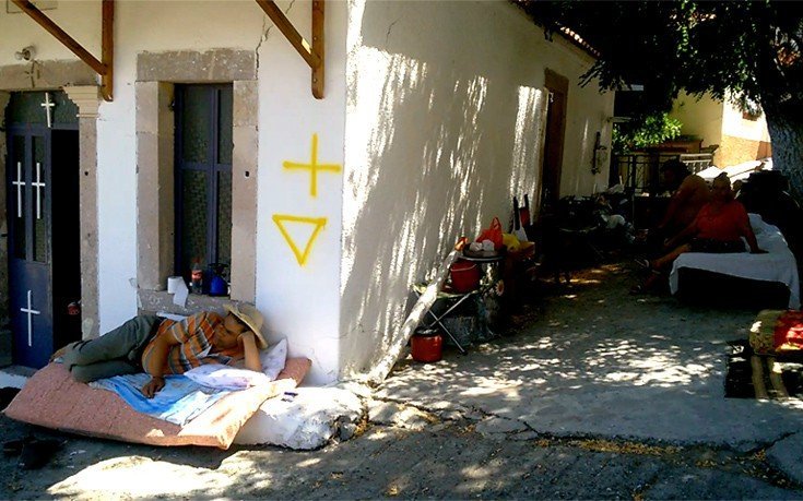 Με τη θέλησή τους μένουν στο δρόμο σεισμόπληκτοι της Λέσβου, λέει βουλευτής του ΣΥΡΙΖΑ | iefimerida.gr 4