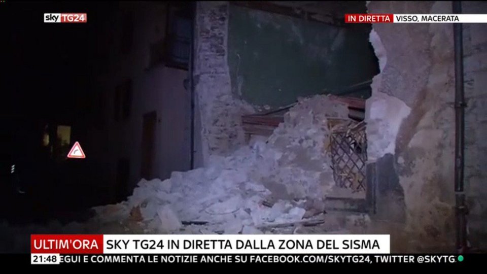 Πανικός στην Ιταλία από δύο ισχυρές δονήσεις: 6,3 και 5,4 Ρίχτερ -Πληροφορίες για τραυματίες [εικόνες & βίντεο] | iefimerida.gr 3