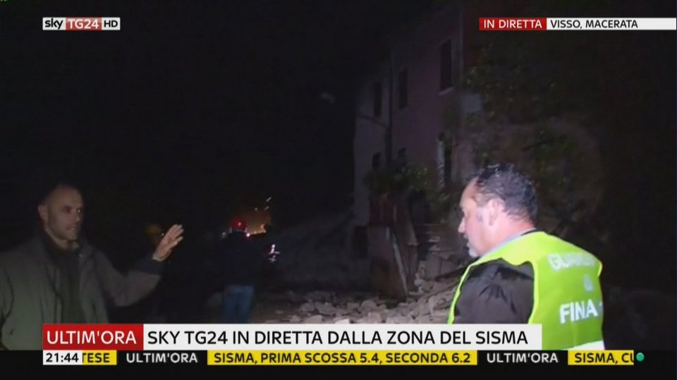 Πανικός στην Ιταλία από δύο ισχυρές δονήσεις: 6,3 και 5,4 Ρίχτερ -Πληροφορίες για τραυματίες [εικόνες & βίντεο] | iefimerida.gr 1