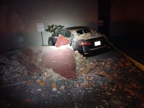 Ισχυρή σεισμική δόνηση μεγέθους 6 Ρίχτερ στην Καλιφόρνια: Δεκάδες τραυματίες -Μεγάλες υλικές ζημιές [εικόνες] | iefimerida.gr 0