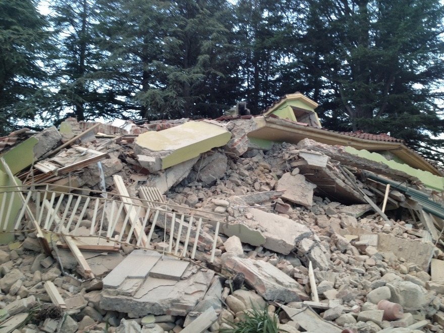 Εικόνες καταστροφής μετά το χτύπημα του Εγκέλαδου στην Ιταλία -Χωριά «εξαφανίστηκαν» [εικόνες] | iefimerida.gr 2