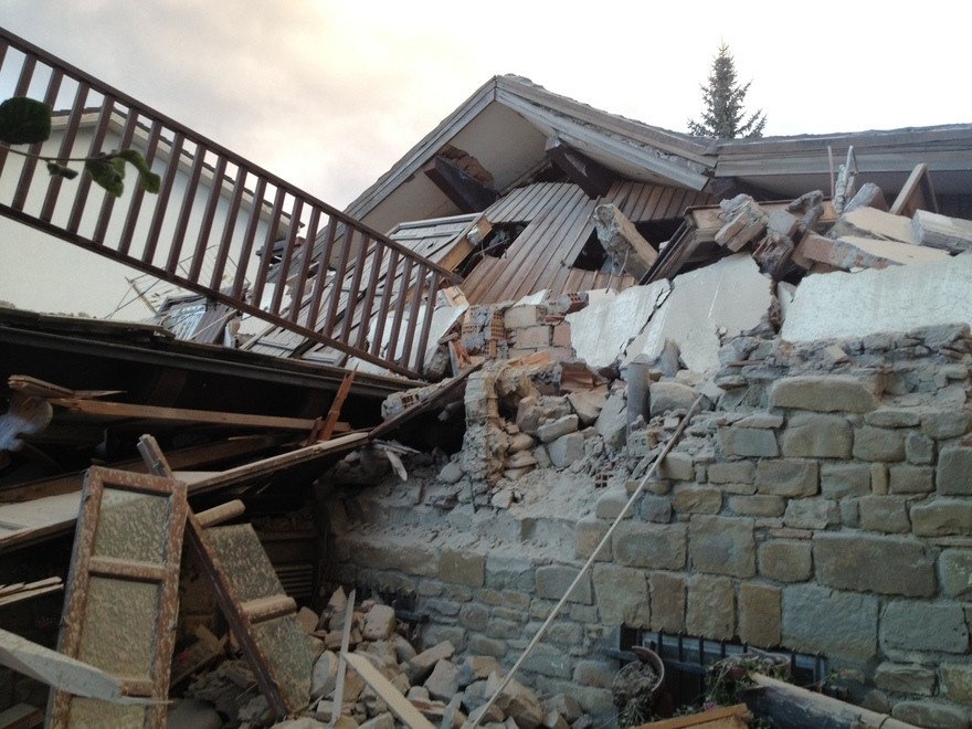 Εικόνες καταστροφής μετά το χτύπημα του Εγκέλαδου στην Ιταλία -Χωριά «εξαφανίστηκαν» [εικόνες] | iefimerida.gr 3