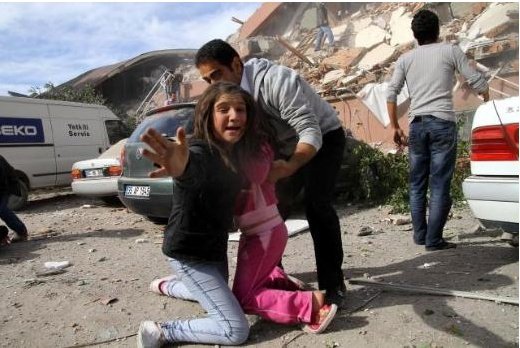 Τουλάχιστον 1.000 νεκροί- Τραγωδία στην  Τουρκία  [βίντεο - εικόνες] | iefimerida.gr 1