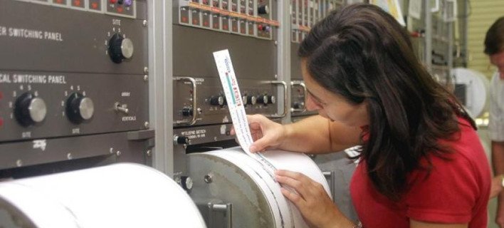 Φονικός σεισμός 7,5 Ρίχτερ στο Αφγανιστάν: Εκατοντάδες νεκροί -Ποδοπατήθηκαν 12 μαθήτριες [εικόνες & βίντεο] | iefimerida.gr 7