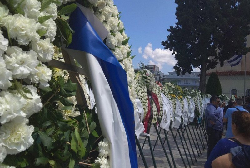 Πλήθος κόσμου στην κηδεία του Χάρρυ Κλυνν -Παρών και ο πρωθυπουργός Αλέξης Τσίπρας [εικόνες] | iefimerida.gr 0