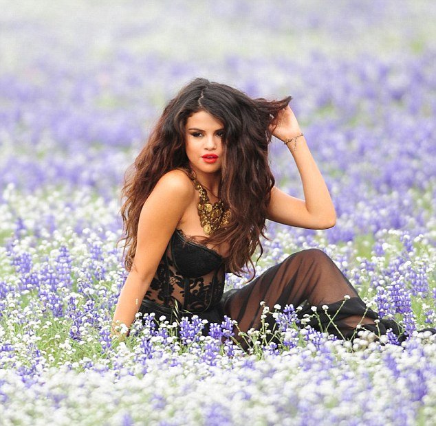 H 2η ωραιότερη γυναίκα του κόσμου δεν είναι πια καλό κορίτσι [εικόνες+βίντεο]  | iefimerida.gr 1