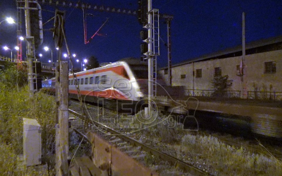 Στη Θεσσαλονίκη υπό άκρα μυστικότητα  το «Ασημένιο Βέλος» -Αθήνα-Θεσσαλονίκη σε 3,5 ώρες [εικόνες & βίντεο] | iefimerida.gr 1