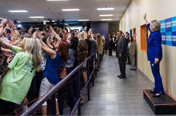 Οι 8+1 selfies του 2016 που έγιναν αμέσως viral -Λεονάρντο Ντι Κάπριο, Χίλαρι, Καρντάσιαν αλλά και μια... γάτα! [εικόνες] | iefimerida.gr 0