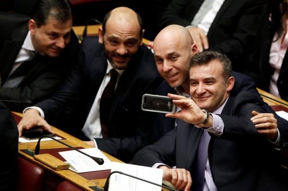 Η selfie του Γιώργου Αμυρά μέσα στην Βουλή [εικόνες] | iefimerida.gr 1