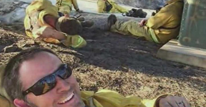Η selfie ενός πυροσβέστη που έγινε viral στην Αμερική [εικόνες] | iefimerida.gr 0