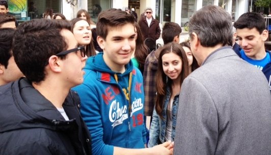 Οι selfies Αντώνη και Γεωργίας Σαμαρά στην πλατεία Καλαμάτας [εικόνες] | iefimerida.gr 4