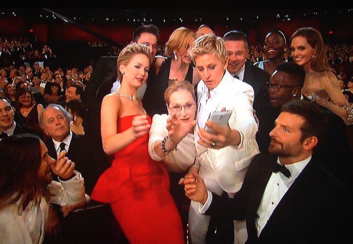 Aπογοήτευση: Το πιο ιστορικό selfie του Χόλιγουντ στα Οσκαρ, ήταν διαφήμιση για την Samsung [εικόνες] | iefimerida.gr 4