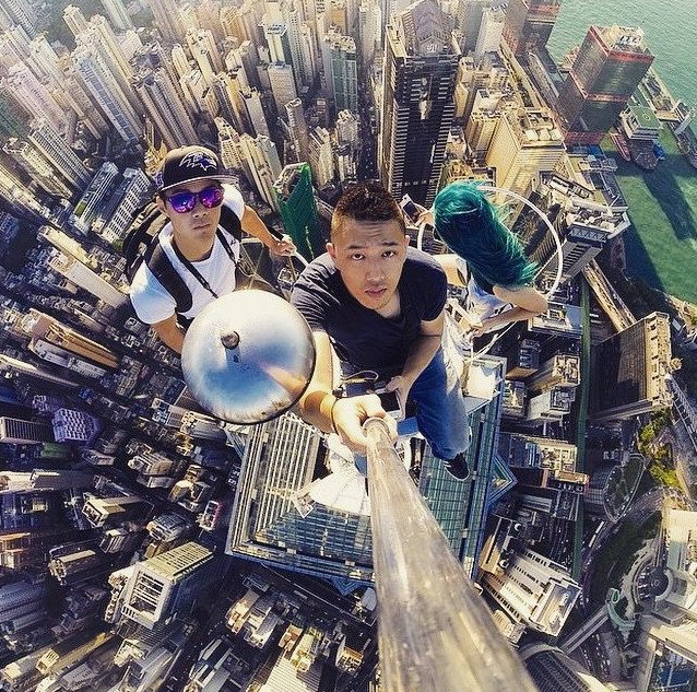 Αυτές είναι οι καλύτερες και πιο ριψοκίνδυνες φωτογραφίες που τραβήχτηκαν με selfie stick [εικόνες] | iefimerida.gr 6