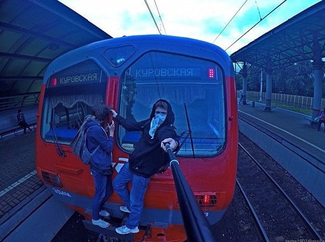 Αυτές είναι οι καλύτερες και πιο ριψοκίνδυνες φωτογραφίες που τραβήχτηκαν με selfie stick [εικόνες] | iefimerida.gr 7