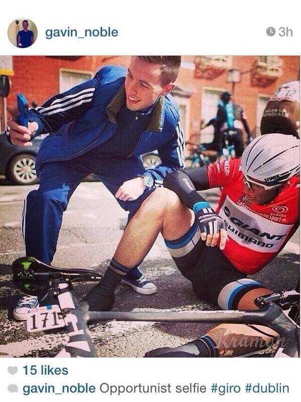 Αυτή είναι η χειρότερη και απαράδεκτη selfie -Σήκωσε θύελλα αντιδράσεων στα social media [εικόνες] | iefimerida.gr 0