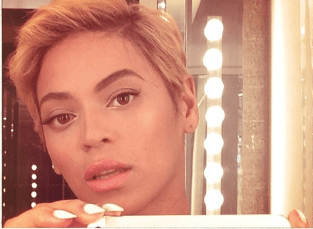 Τα πιο σέξι και δημοφιλή selfies του 2013-Από τη Μπιγιονσέ στο ...μπούστο της Μαράια Κάρεϊ [εικόνες] | iefimerida.gr 5