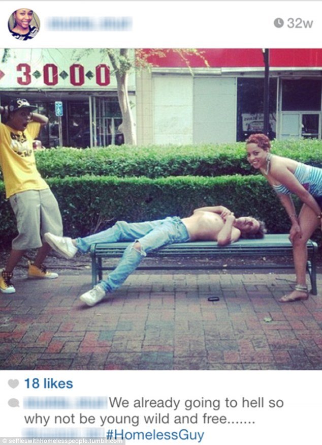 Η νέα αποκρουστική τάση που σοκάρει: selfies με αστέγους [εικόνες] | iefimerida.gr 4