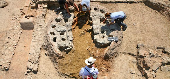 Σπουδαία αρχαιολογική ανακάλυψη: Βρέθηκε στη Σικελία το μεγαλύτερο εργοστάσιο κεραμικών του κόσμου και είναι αρχαιοελληνικό [εικόνες] | iefimerida.gr 0