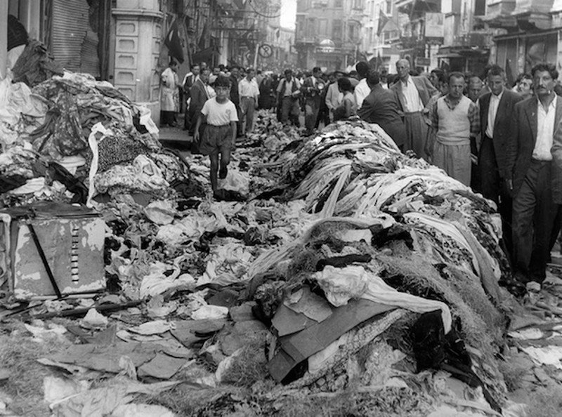 Το πογκρόμ των Ελλήνων της Πόλης το 1955 -Χιλιάδες καταστήματα λεηλατήθηκαν, δεκάδες οι νεκροί, χιλιάδες οι βιασμοί γυναικών [εικόνες] | iefimerida.gr 17