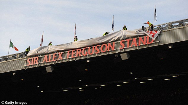 Οδός ...σερ Αλεξ Φέργκιουσον -Εγινε άγαλμα, ..εξέδρα και τώρα αποκτά το δικό του δρόμο [εικόνες] | iefimerida.gr 1