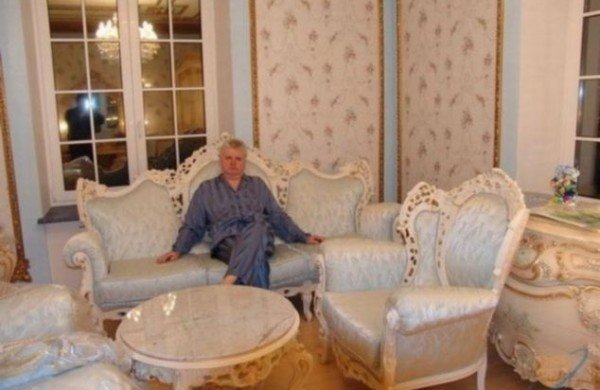 Ζάμπλουτος Σέρβος ποζάρει μέσα στη χλιδή και ψάχνει για σύζυγο [εικόνες] | iefimerida.gr 2