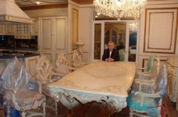 Ζάμπλουτος Σέρβος ποζάρει μέσα στη χλιδή και ψάχνει για σύζυγο [εικόνες] | iefimerida.gr 4