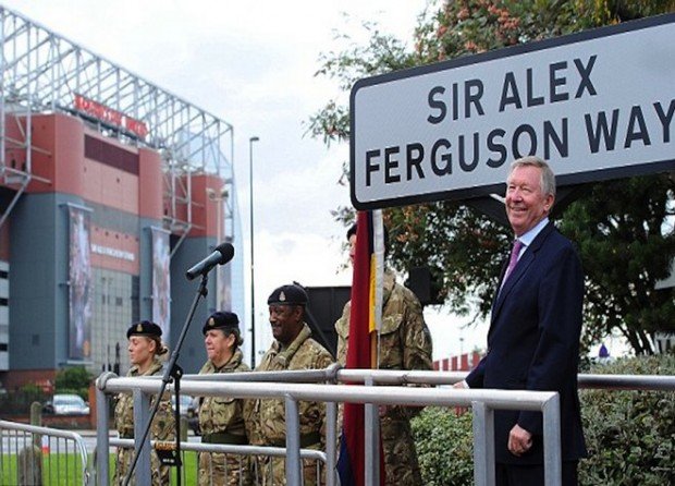 Οδός ...σερ Αλεξ Φέργκιουσον -Εγινε άγαλμα, ..εξέδρα και τώρα αποκτά το δικό του δρόμο [εικόνες] | iefimerida.gr 4