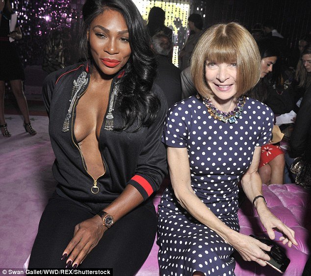 Η Σερένα Ουίλιαμς με το στήθος έξω δίπλα στην Αννα Γουίντορ [εικόνες] | iefimerida.gr 2