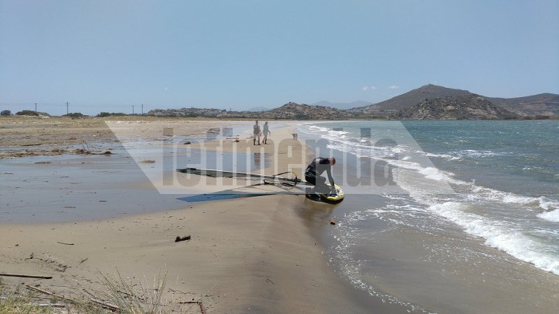 Μαγεία στα κύματα: Σέρφερς από όλο τον κόσμο συγκεντρώνονται στη Νάξο για να δαμάσουν αέρα και θάλασσα [εικόνες] | iefimerida.gr 0