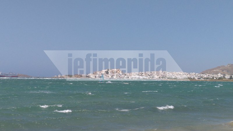 Μαγεία στα κύματα: Σέρφερς από όλο τον κόσμο συγκεντρώνονται στη Νάξο για να δαμάσουν αέρα και θάλασσα [εικόνες] | iefimerida.gr 2