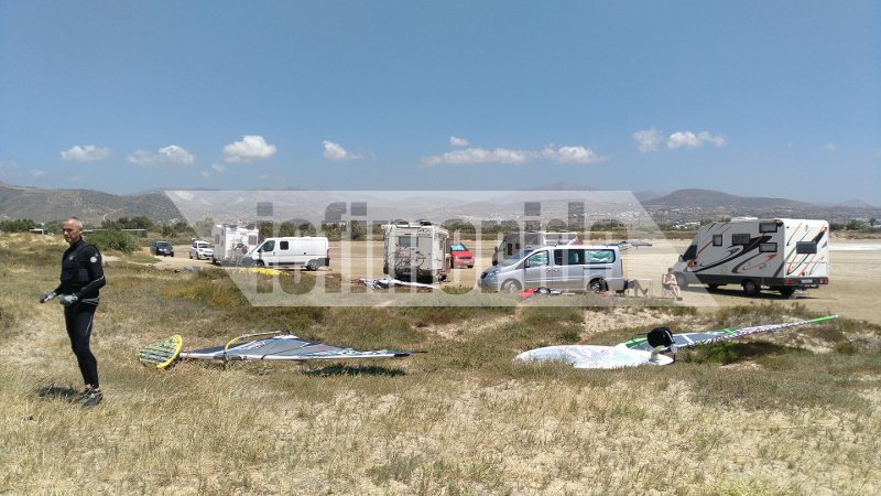 Μαγεία στα κύματα: Σέρφερς από όλο τον κόσμο συγκεντρώνονται στη Νάξο για να δαμάσουν αέρα και θάλασσα [εικόνες] | iefimerida.gr 3