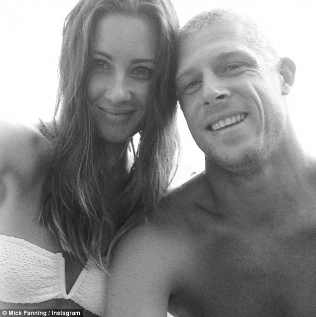 Μάικ Φάνινγκ: Ο δισεκατομμυριούχος σέρφερ που γλίτωσε από τα σαγόνια του καρχαρία [εικόνες] | iefimerida.gr 1