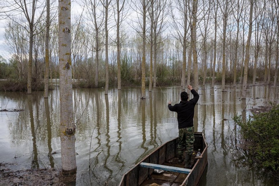 Σε απέραντη λίμνη έχουν μετατραπεί τα χωράφια στις Σέρρες [εικόνες] | iefimerida.gr 6