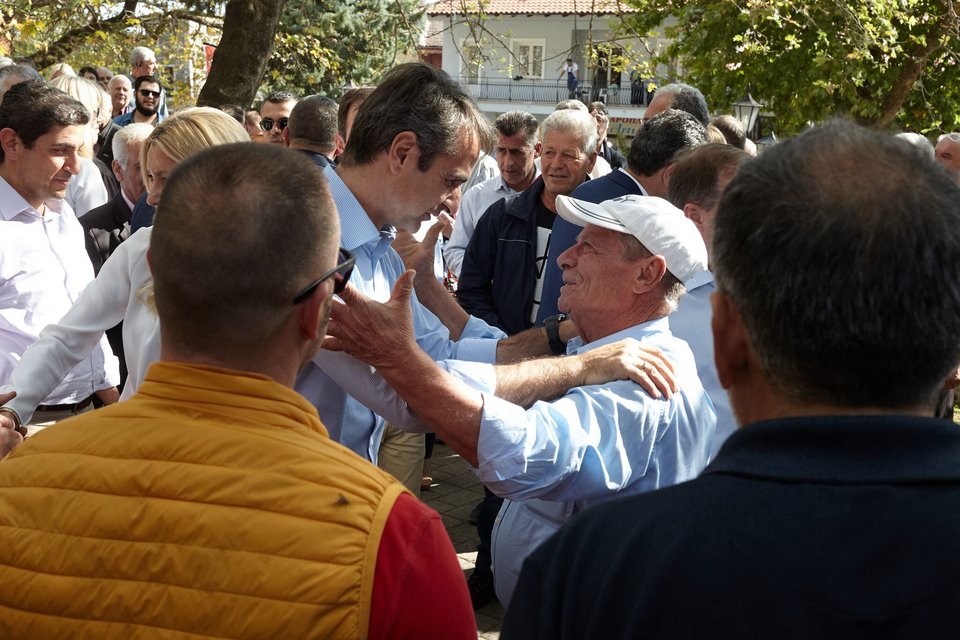 Μπουγάτσα, άλογα και βόλτα στα βουβάλια της Κερκίνης στην περιοδεία Μητσοτάκη στις Σέρρες [εικόνες]  | iefimerida.gr 5