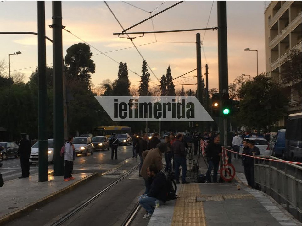 Τρομοκρατικό χτύπημα στα γραφεία του ΣΕΒ στο Σύνταγμα [εικόνες] | iefimerida.gr 22