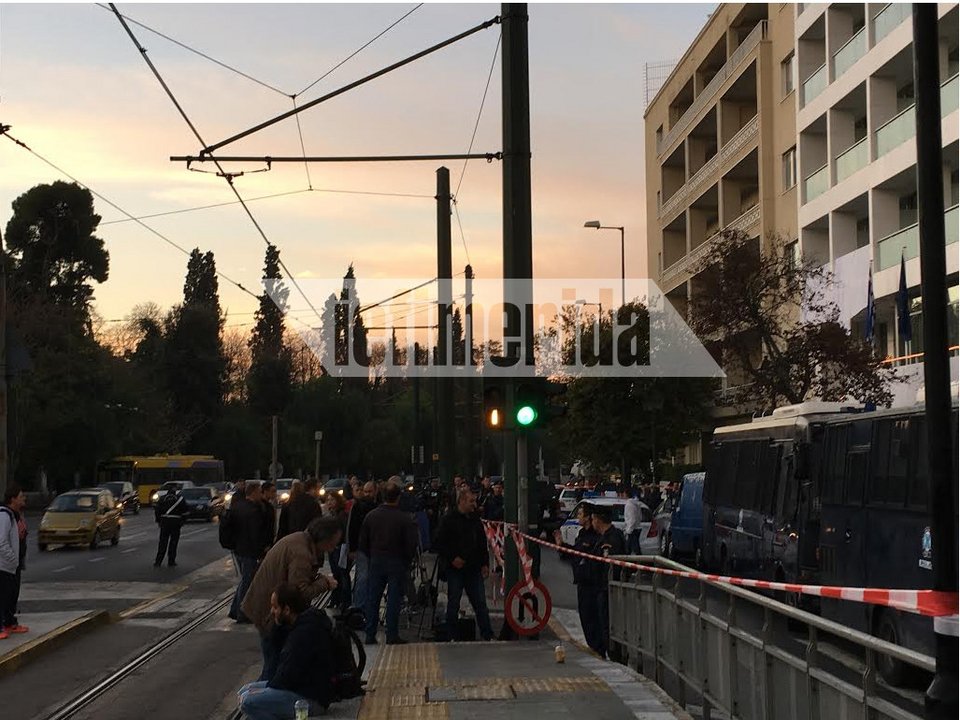 Τρομοκρατικό χτύπημα στα γραφεία του ΣΕΒ στο Σύνταγμα [εικόνες] | iefimerida.gr 24