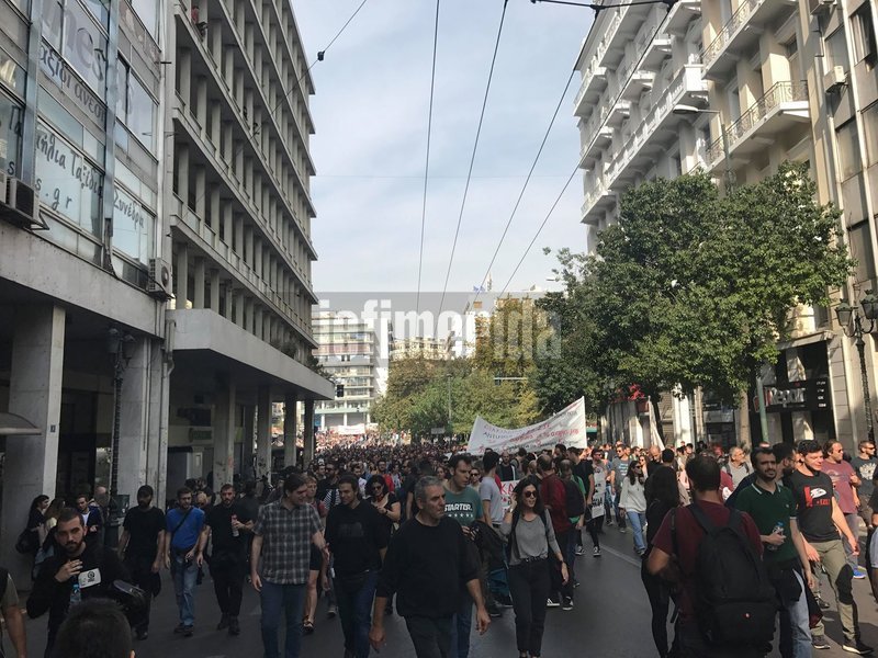 Διαμαρτυρία έξω από το υπουργείο Εργασίας: Εργαζόμενοι διαφόρων κλάδων ζητούν αύξηση μισθών [εικόνες] | iefimerida.gr 10