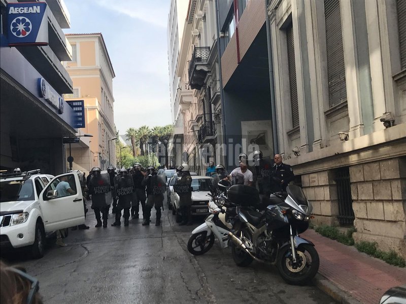 Διαμαρτυρία έξω από το υπουργείο Εργασίας: Εργαζόμενοι διαφόρων κλάδων ζητούν αύξηση μισθών [εικόνες] | iefimerida.gr 9