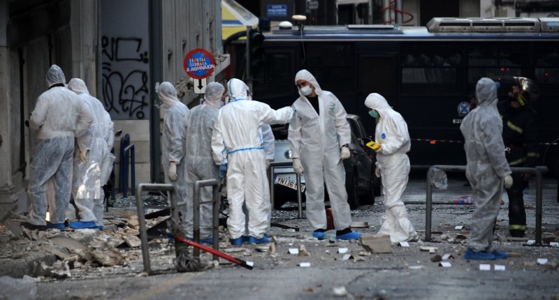 Τρομοκρατικό χτύπημα στα γραφεία του ΣΕΒ στο Σύνταγμα [εικόνες] | iefimerida.gr 4