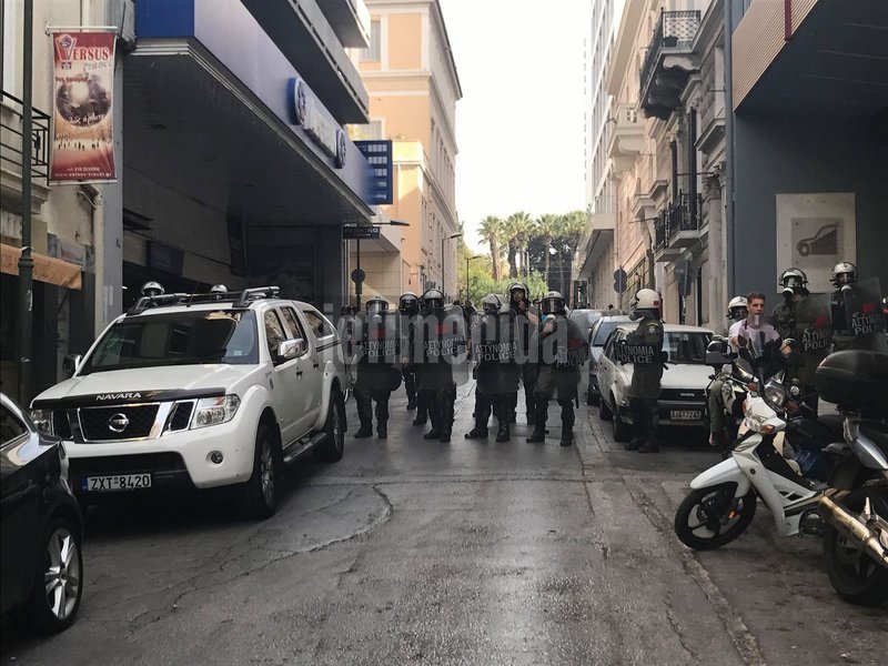 Διαμαρτυρία έξω από το υπουργείο Εργασίας: Εργαζόμενοι διαφόρων κλάδων ζητούν αύξηση μισθών [εικόνες] | iefimerida.gr 8