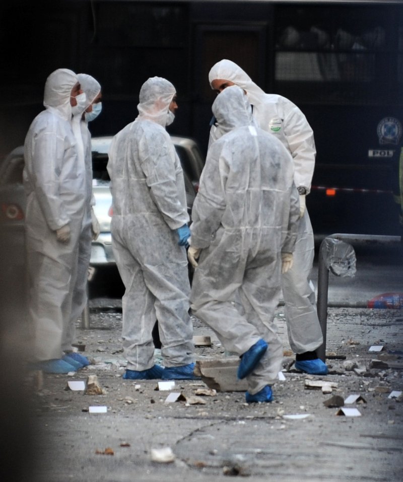 Τρομοκρατικό χτύπημα στα γραφεία του ΣΕΒ στο Σύνταγμα [εικόνες] | iefimerida.gr 5