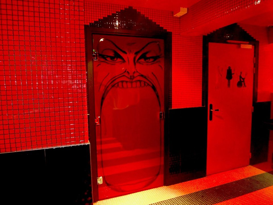 Το boutique hotel με θέμα τα επτά θανάσιμα αμαρτήματα: Τα βαλσαμωμένα πουλιά στο ταβάνι και οι διάβολοι στους τοίχους [εικόνες] | iefimerida.gr 14