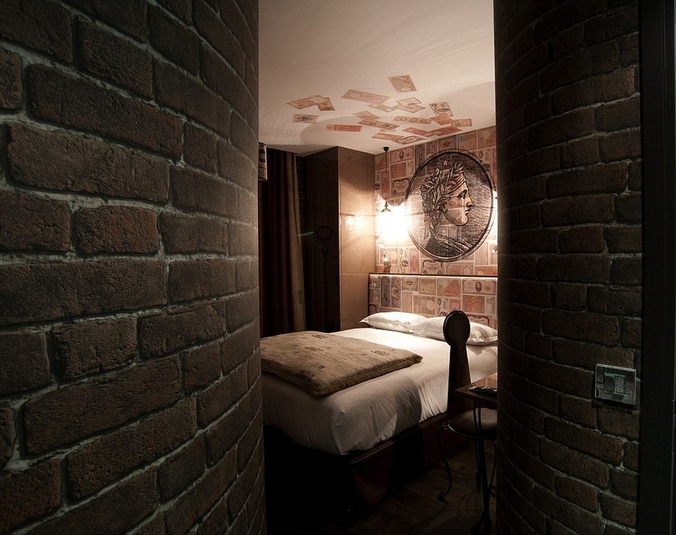 Το boutique hotel με θέμα τα επτά θανάσιμα αμαρτήματα: Τα βαλσαμωμένα πουλιά στο ταβάνι και οι διάβολοι στους τοίχους [εικόνες] | iefimerida.gr 4