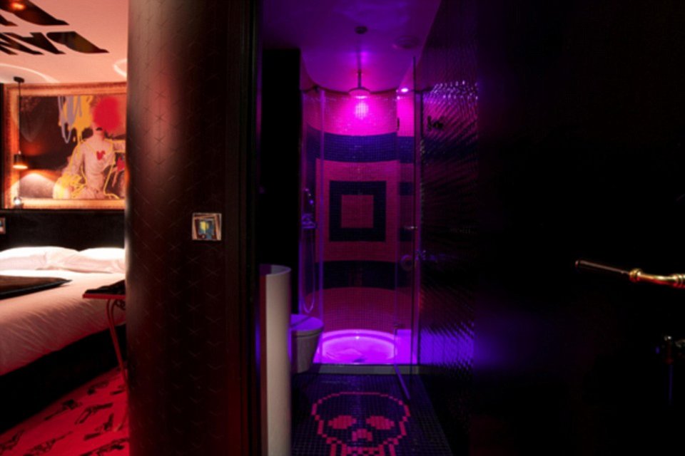 Το boutique hotel με θέμα τα επτά θανάσιμα αμαρτήματα: Τα βαλσαμωμένα πουλιά στο ταβάνι και οι διάβολοι στους τοίχους [εικόνες] | iefimerida.gr 7