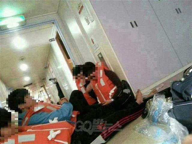 Συγκλονιστικές φωτογραφίες από το εσωτερικό του φέρι στη Νότια Κορέα, την ώρα του ναυαγίου | iefimerida.gr 2