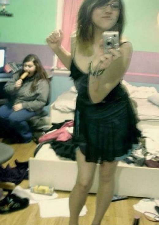 Γελάνε μαζί τους- Προσπάθησαν να αυτοφωτογραφηθούν σέξι, αλλά απέτυχαν οικτρά [εικόνες]  | iefimerida.gr 11
