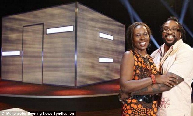 Είναι τρελοί οι Βρετανοί: Ριάλιτι βάζει τους εθελοντές να κάνουν σεξ στο στούντιο [εικόνες+βίντεο] | iefimerida.gr 0