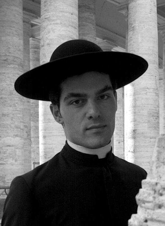 Οι ιερείς του Βατικανού που... κολάζουν -Ποζάρουν καλύτερα και από μοντέλα σε ημερολόγιο [εικόνες] | iefimerida.gr 4